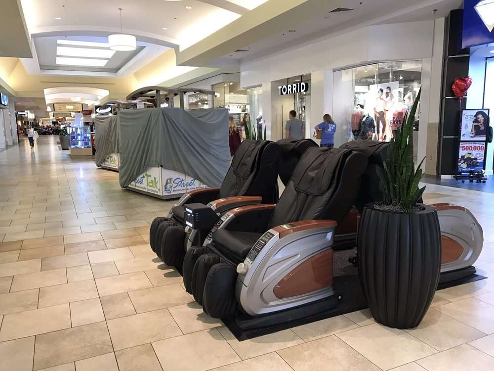 Love the massage chairs in this mall :)